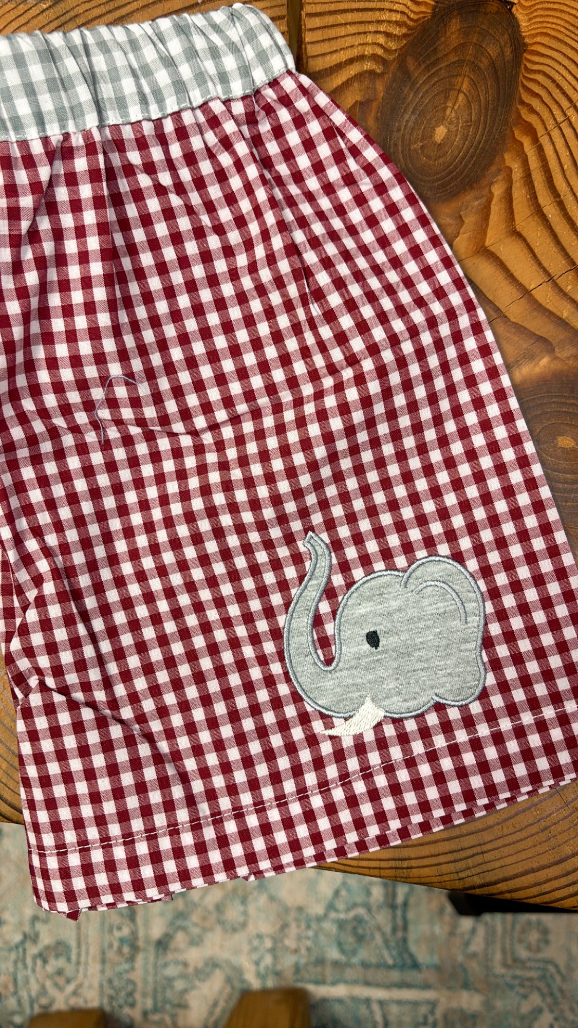 crimson/gray short